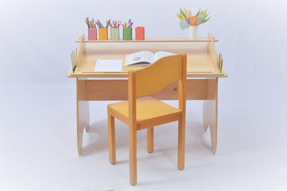 Tilting desk