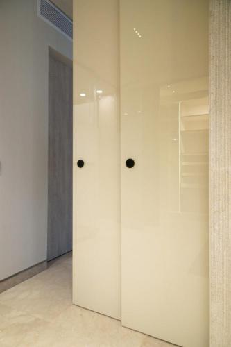 Sliding Door