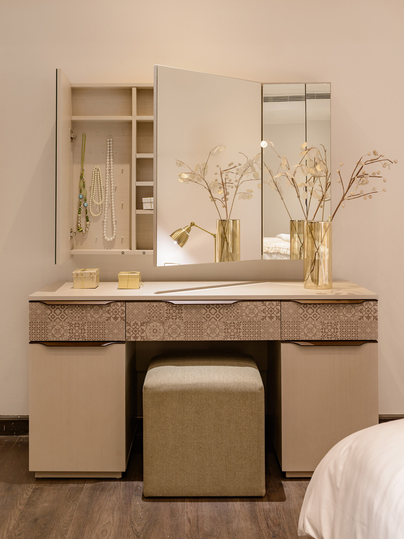 Arabella master dresser
