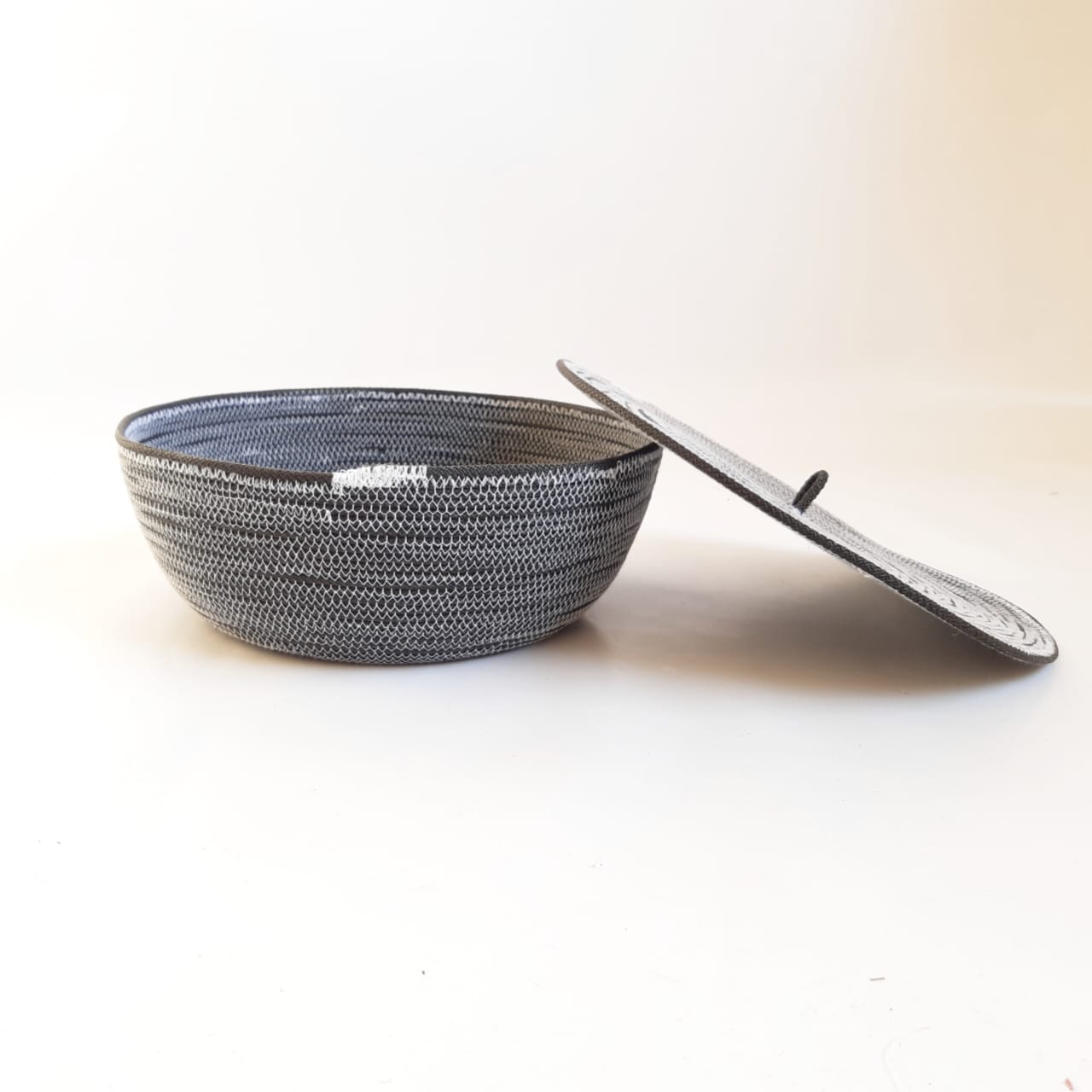 Woven Silk Rope Bread Basket with lid