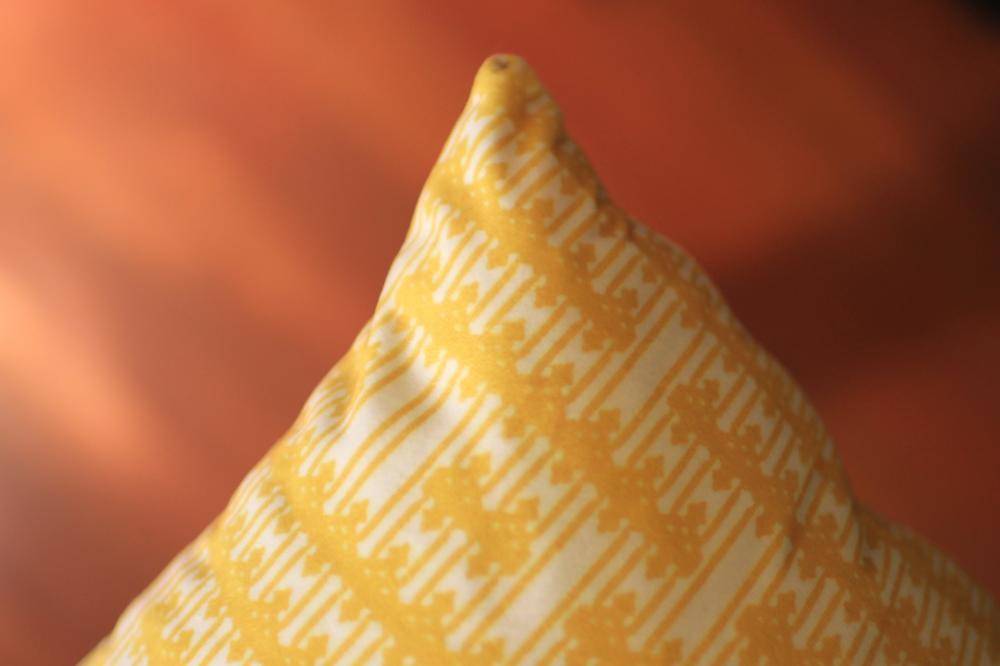 Colonial cushion