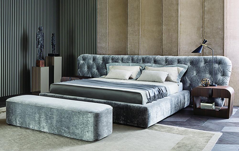 Royale Capitone Bed