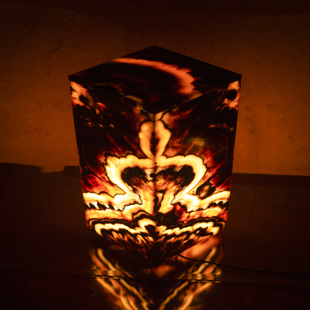 Red alabster Table lamp with cracked top