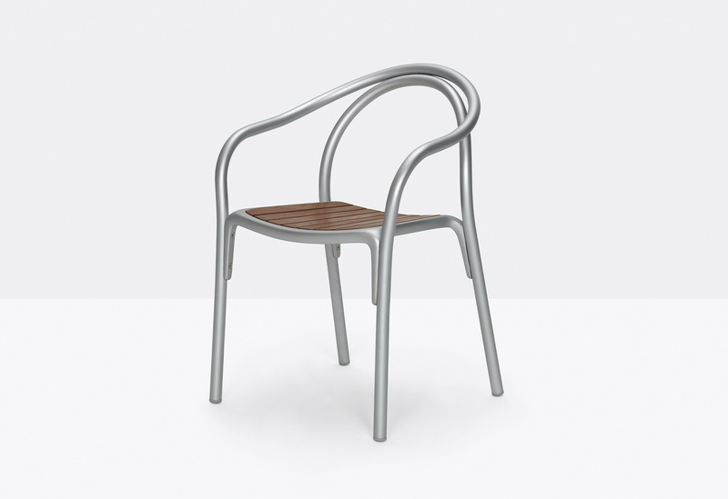 Soul armchair in aluminium with a seat in teak wood